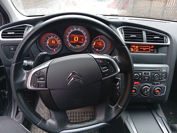 Citroen C4 2 of 3