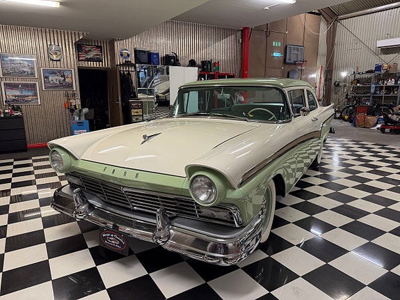 Ford Custom 5 of 22