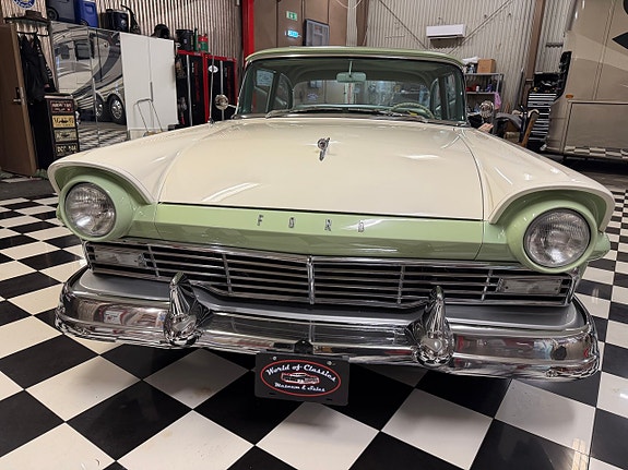 Ford Custom 4 of 22