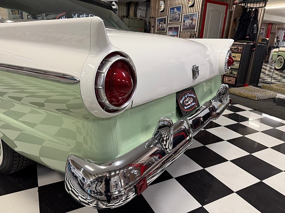 Ford Custom 8 of 22