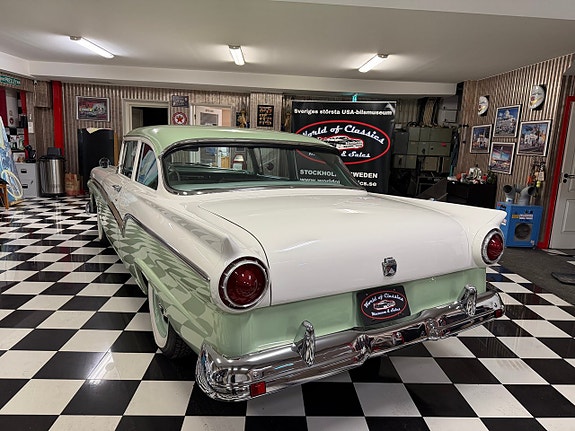 Ford Custom 7 of 22