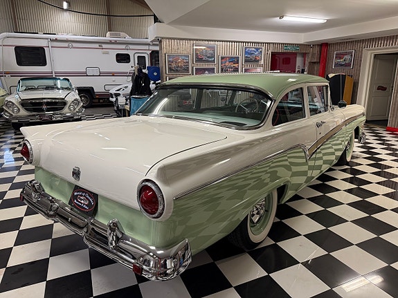 Ford Custom 2 of 22