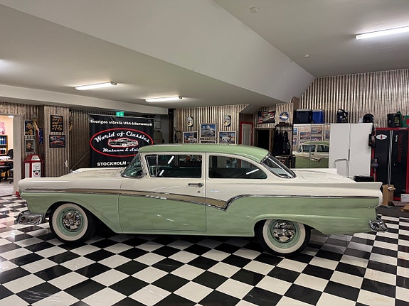 Ford Custom 6 of 22