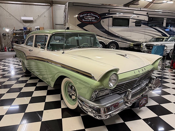 Ford Custom 3 of 22