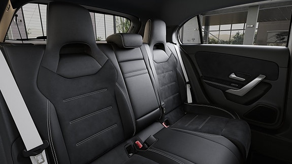 Mercedes-Benz A250 e 13 of 16