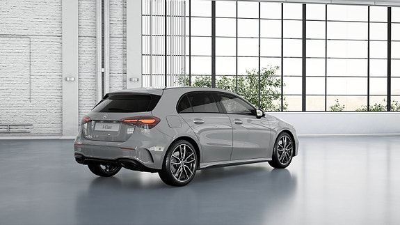 Mercedes-Benz A250 e 3 of 5