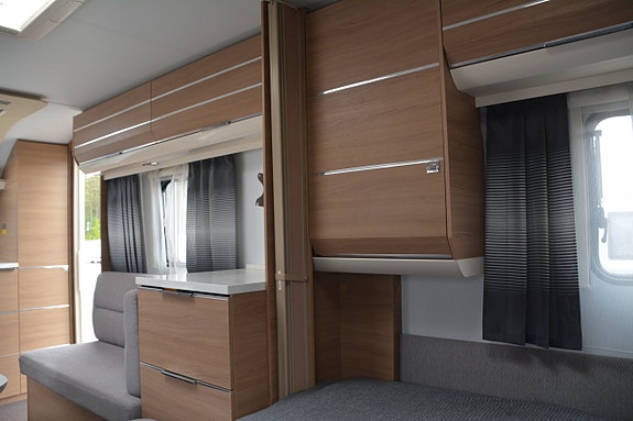 Adria Adora 613 HT Långbädd/Frontkök 10 of 15