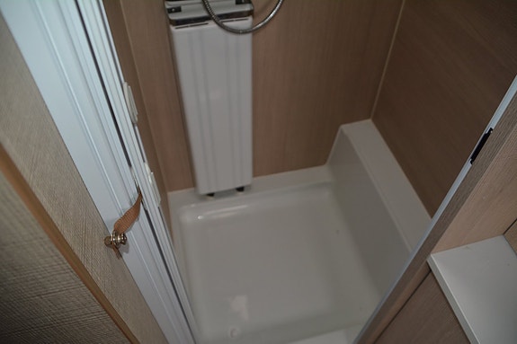 Adria Adora 613 HT Långbädd/Frontkök 13 of 15