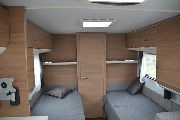 Adria Adora 613 HT Långbädd/Frontkök 4 of 15