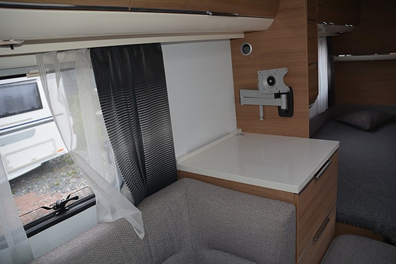 Adria Adora 613 HT Långbädd/Frontkök 5 of 15