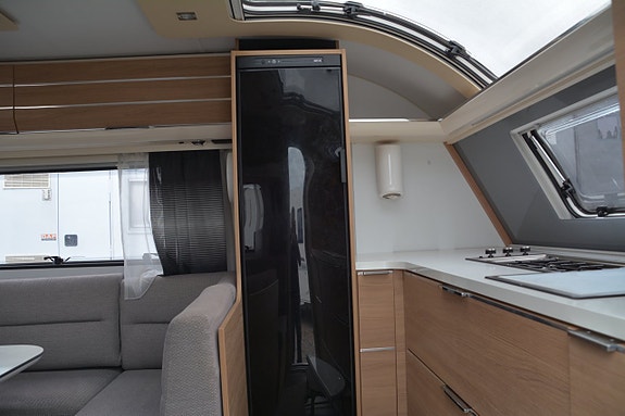 Adria Adora 613 HT Långbädd/Frontkök 6 of 15