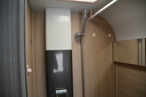 Adria Adora 613 HT Långbädd/Frontkök 14 of 15