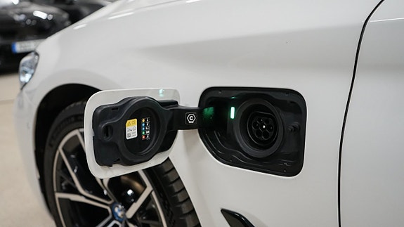 BMW 530e 4 of 5