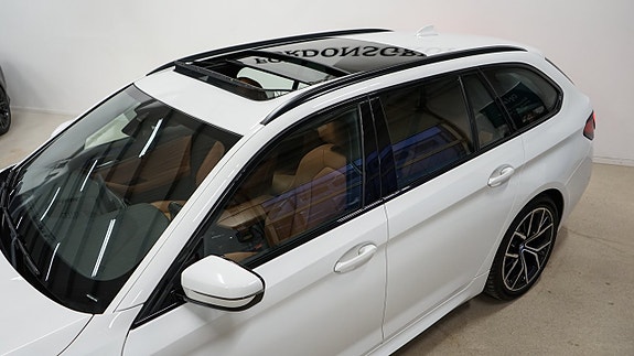 BMW 530e 3 of 5