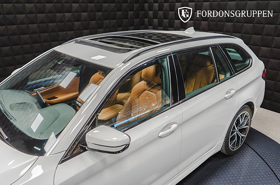 BMW 530e 3 of 5