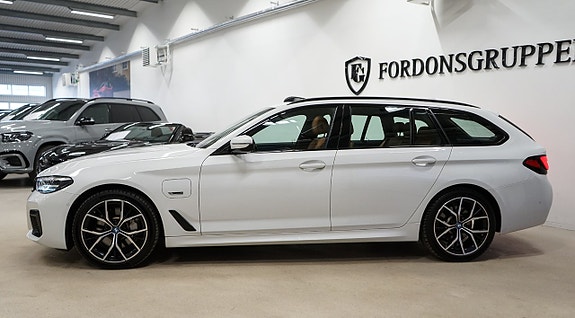 BMW 530e 2 of 5