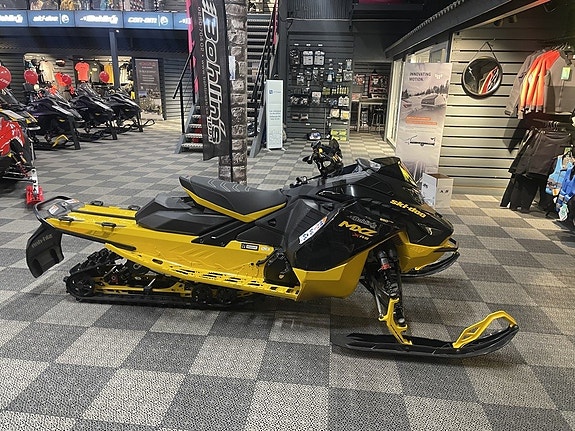 Ski-Doo MXZ XRS 850 E-TEC -25 *Momsad 58 Mil*