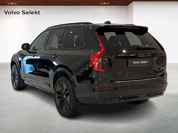 Volvo XC90 2 of 18