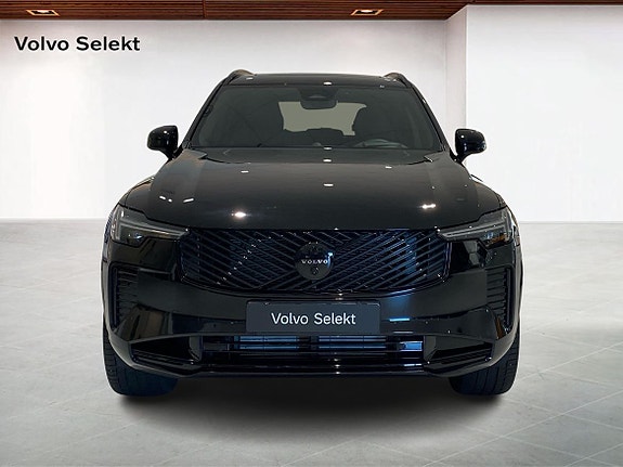 Volvo XC90 8 of 18