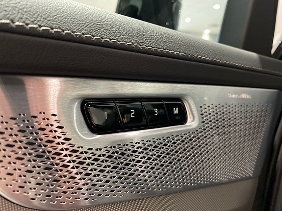 Volvo XC90 16 of 18