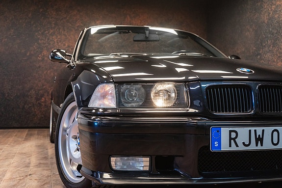 BMW M3 4 of 5