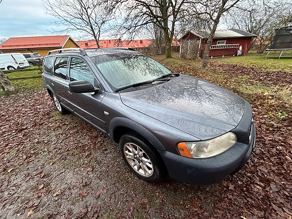 Volvo XC70 2 of 3