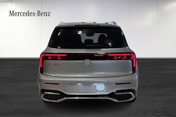 Mercedes-Benz GLB250 7 of 13