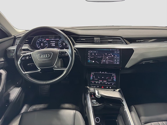 Audi e-tron 12 of 17