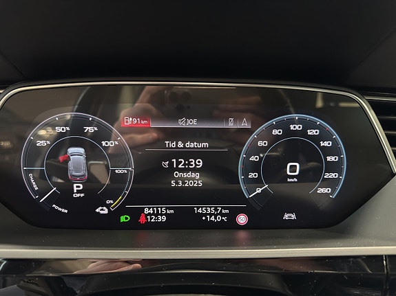 Audi e-tron 10 of 17