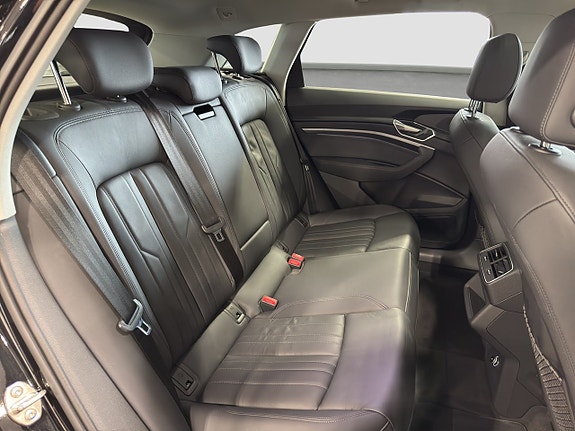Audi e-tron 15 of 17