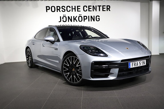 Porsche Panamera 4 3 of 5