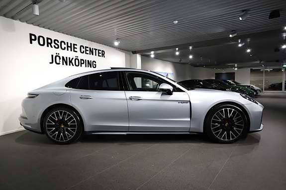 Porsche Panamera 4 5 of 5