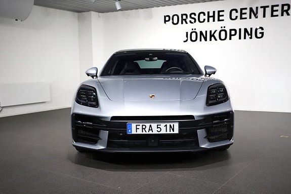 Porsche Panamera 4 4 of 5