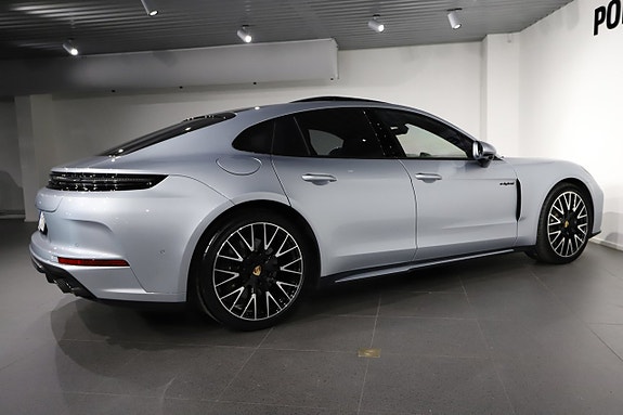Porsche Panamera 4 8 of 23