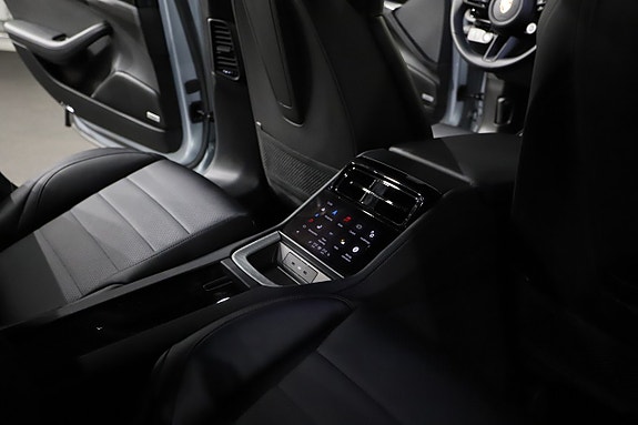 Porsche Panamera 4 21 of 23