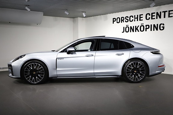 Porsche Panamera 4 2 of 5