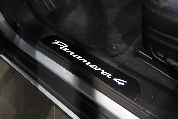 Porsche Panamera 4 20 of 23