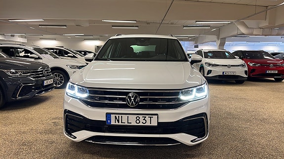 Volkswagen Tiguan 4 of 5