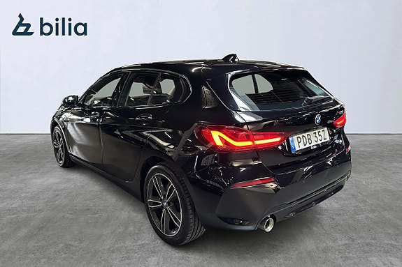 BMW 118i 3 of 5