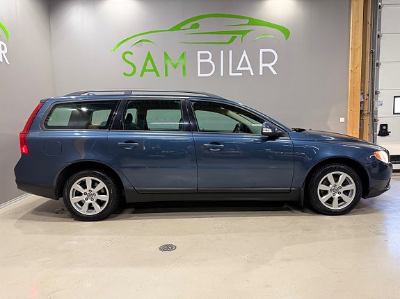 Volvo V70 2 of 14