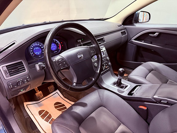 Volvo V70 8 of 14