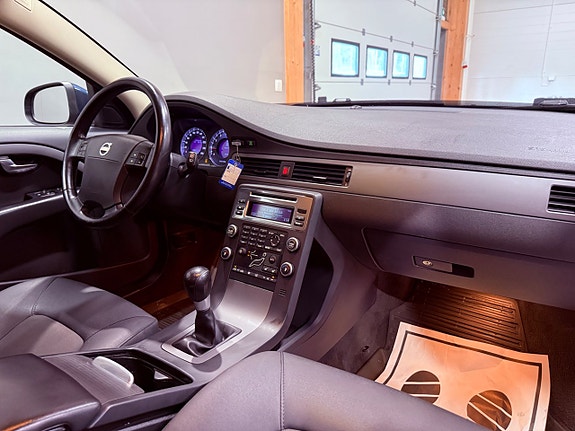 Volvo V70 10 of 14