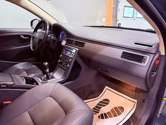 Volvo V70 11 of 14