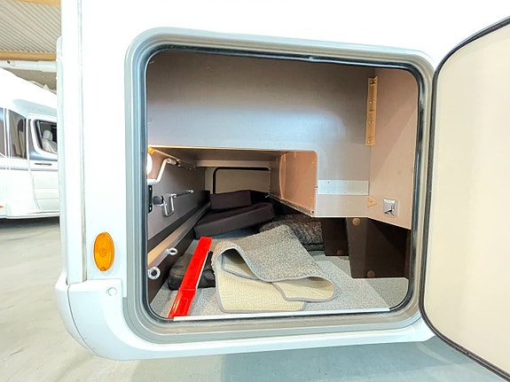 Bürstner Lyseo 744 TD Harmony Line /Soffa bak/Taksäng x2/AC bodel/Solcell/Aut 160hk/5 bält 5 of 5