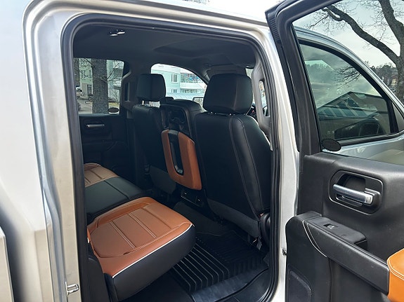 Chevrolet Silverado 1500 8 of 21