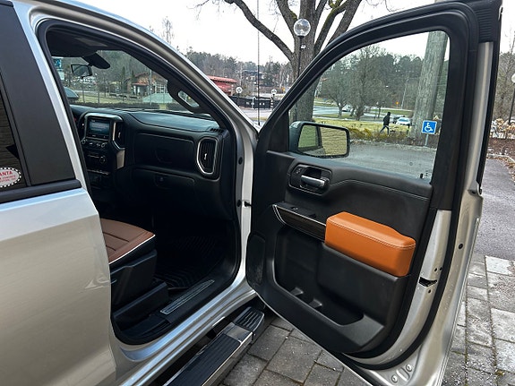 Chevrolet Silverado 1500 11 of 21