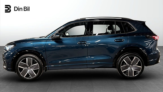 Volkswagen Tiguan 2 of 5