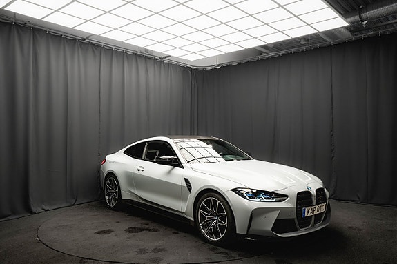 BMW M4 4 of 5