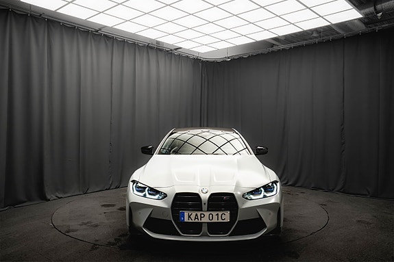 BMW M4 3 of 5