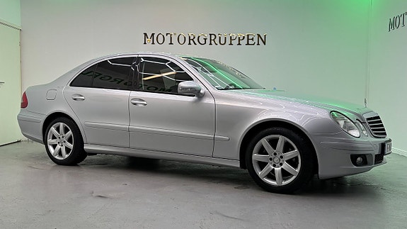 Mercedes-Benz E220 4 of 5